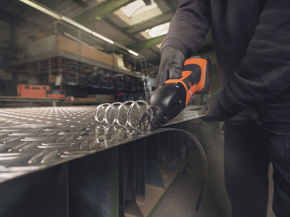 Cordless sheet metal 2025 shears