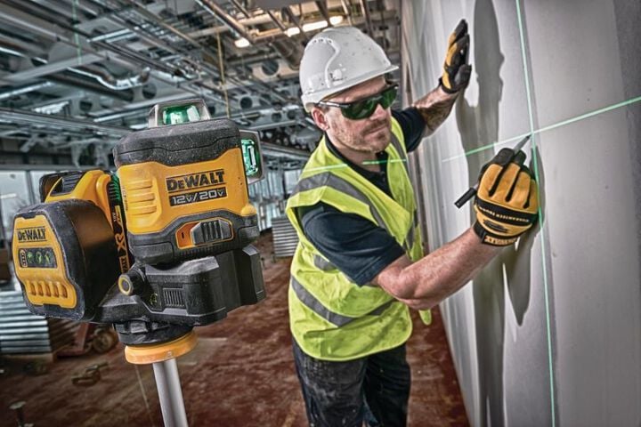 DEWALT 20V 3 x 360 Green Laser with Battery and Charger, large image number 2