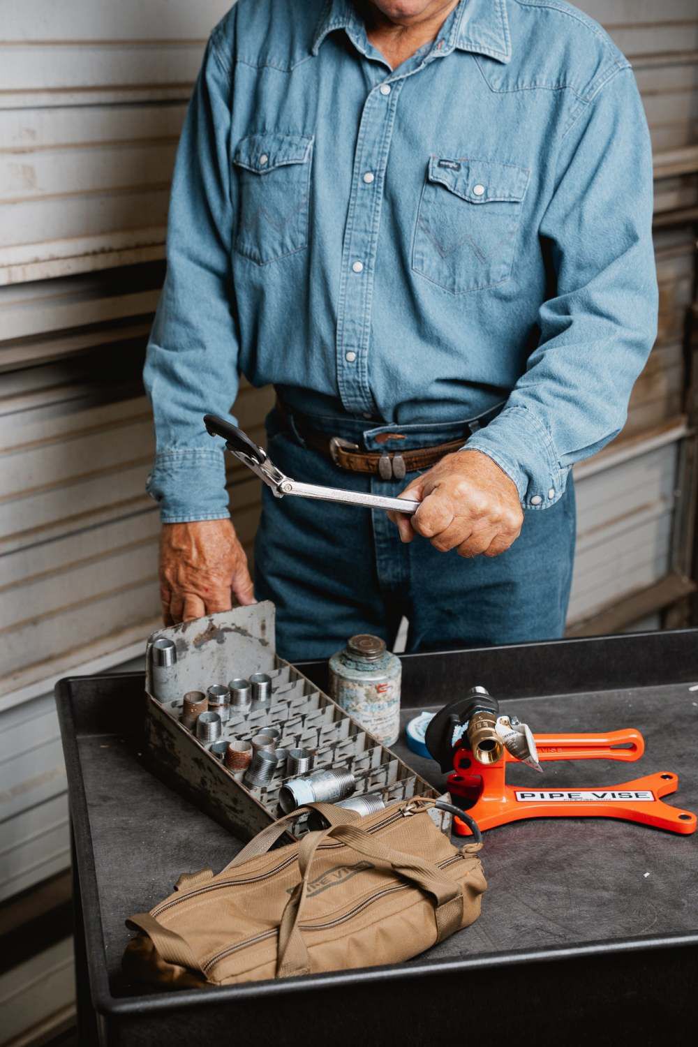 Pipe Vise 13 Inch Amigo Slim L Flex 1/2 To 1 Inch Flexible Head Pipe Wrench