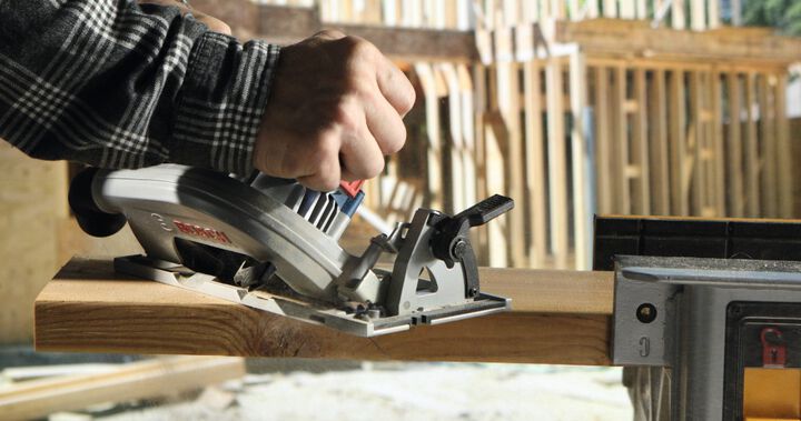 Bosch 18V Blade Right 6 1/2in Circular Saw Kit with 2 CORE18V 4.0 Ah Compact Batteries, large image number 13