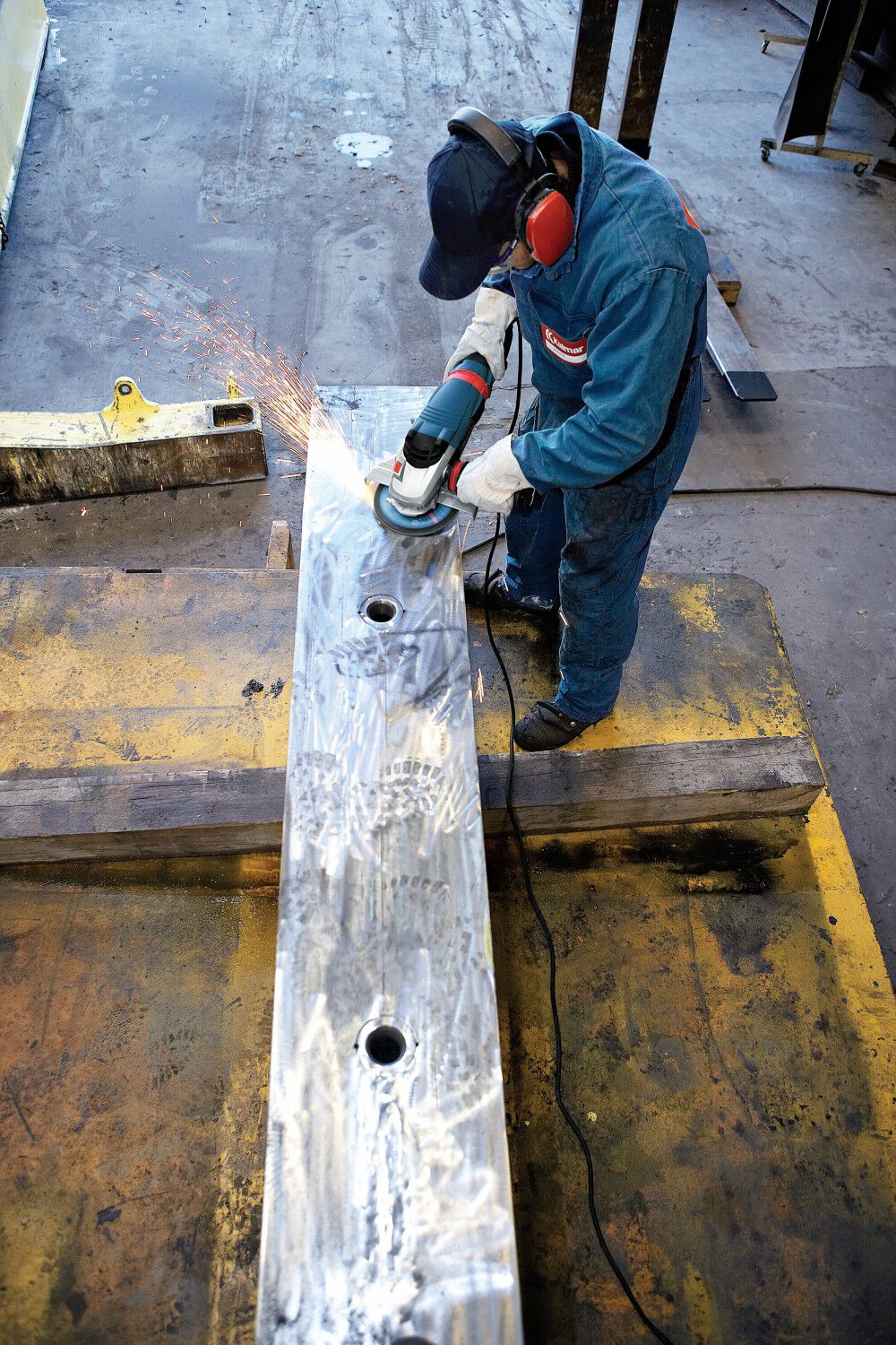 Bosch 7 Inch 15 A High Performance Large Angle Grinder, large image number 2