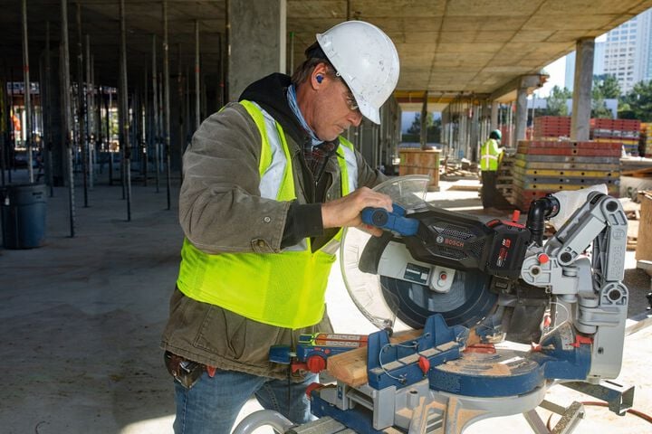Bosch 18V 12 Inch Dual-Bevel Miter Saw Kit - Reconditioned, large image number 12