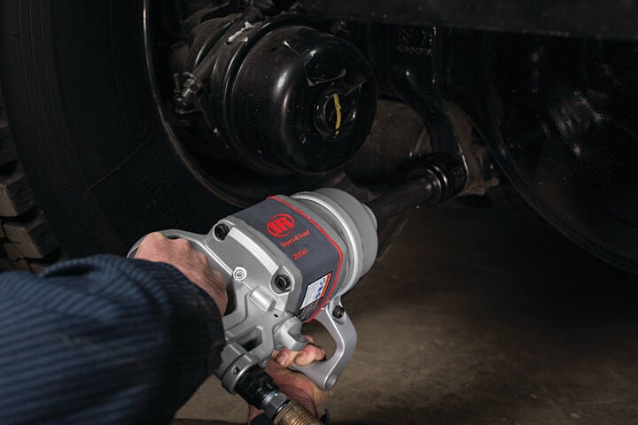 Ingersoll Rand 1 Inch Air Impact Wrench 6 Inch Anvil, 2100 Ft-Lb, large image number 4