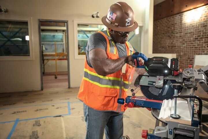 Bosch 18V 12 Inch Dual-Bevel Miter Saw Kit - Reconditioned, large image number 10