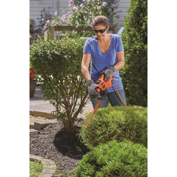 Black and Decker 16 Inch 120V Electric Hedge Trimmer, large image number 2