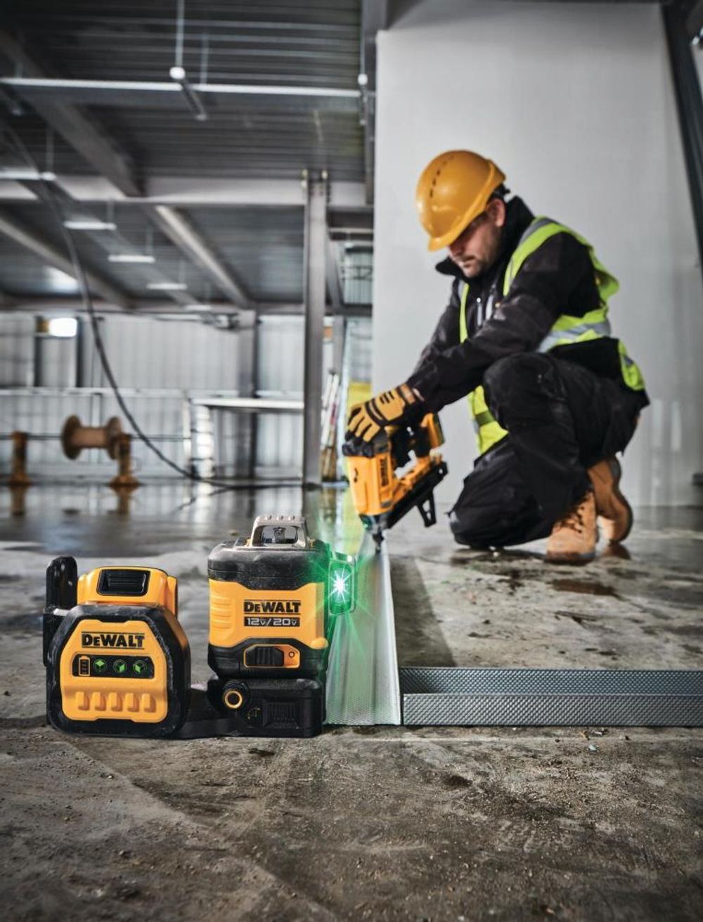 DEWALT 20V 3 x 360 Green Laser with Battery and Charger, large image number 5