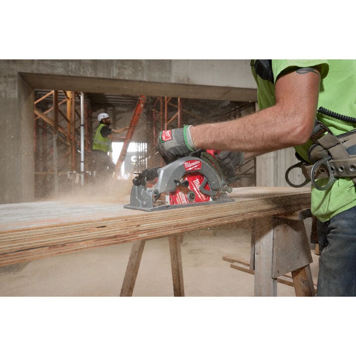 Milwaukee M18 FUEL 7-1/4 Inch Rear Handle Circular Saw with ONE-KEY Kit, large image number 8