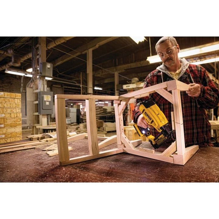 DEWALT 20 V MAX XR 18 Gauge Brad Nailer Kit, large image number 10