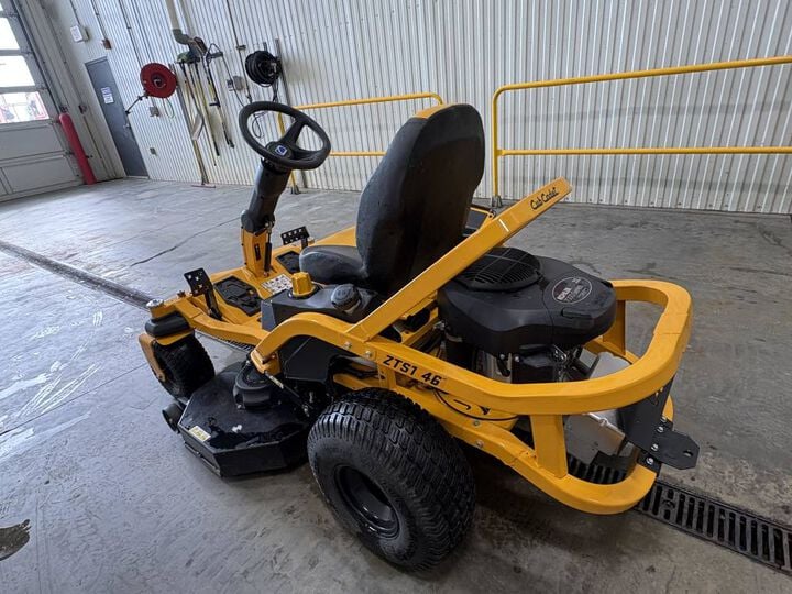 Cub Cadet ZTS1 46 Inch Zero-Turn Riding Lawn Mower Used 2022, large image number 5