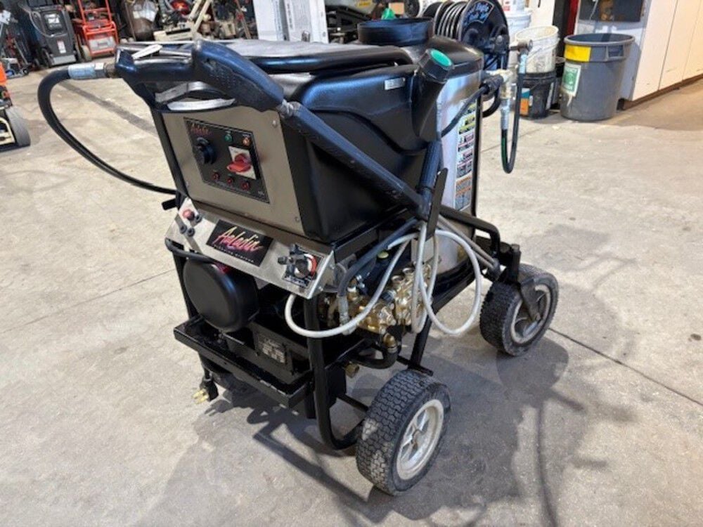 Aaladin Cleaning Systems 14-423SS 2300 PSI 4 GPM Electric Hot Water Pressure Washer with 4 Quick Couple Spray Nozzles Used, large image number 2
