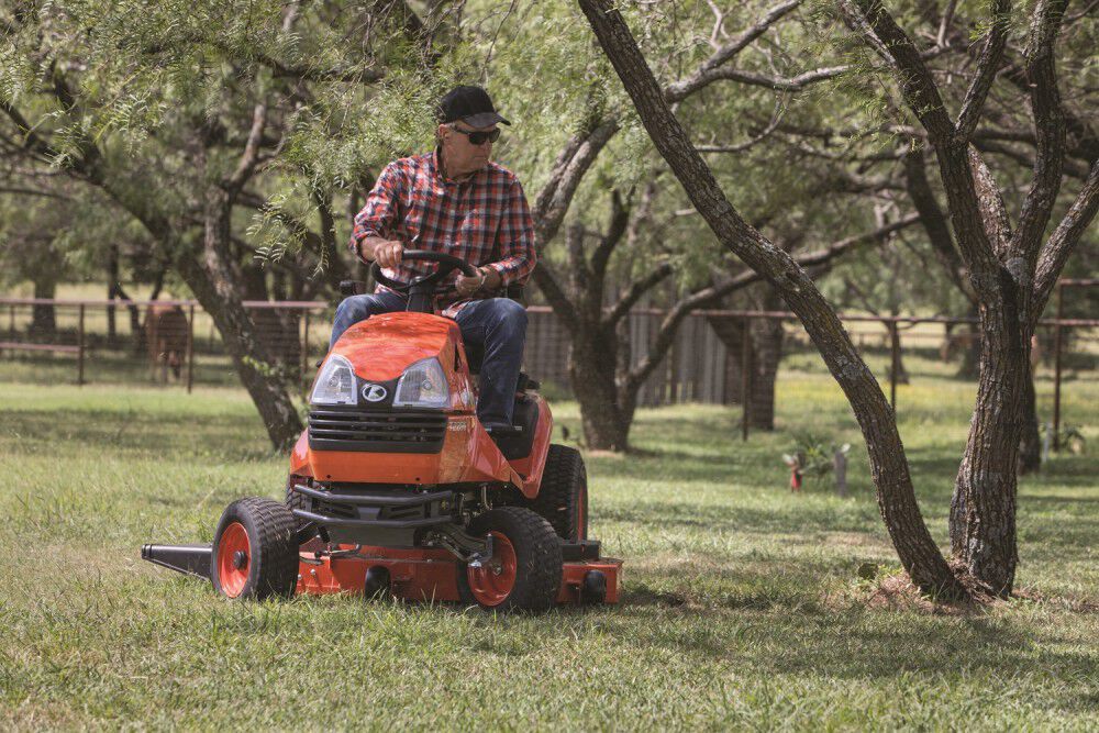 Kubota 22 hp Lawn Tractor w. 48in Mower Deck T2290KWT 48 Acme Tools