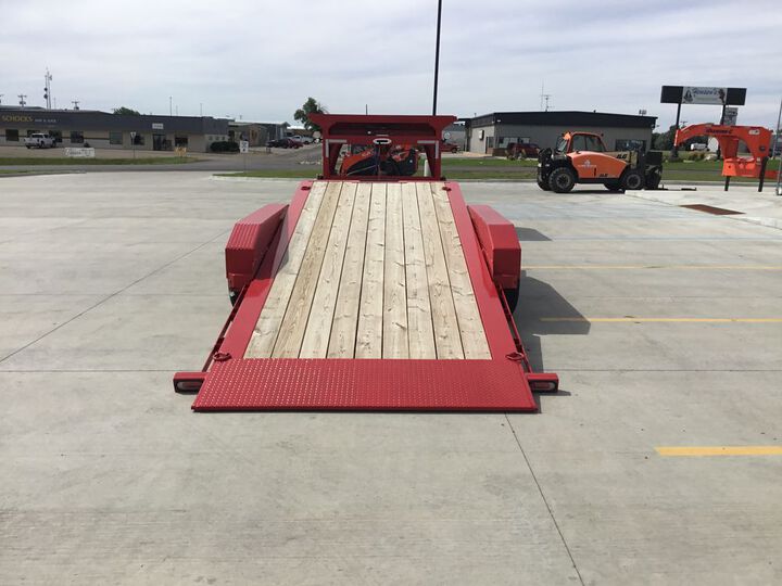 Diamond C HDT 28 Ft Triple Axle Gooseneck Tilt-Bed Trailer, large image number 6