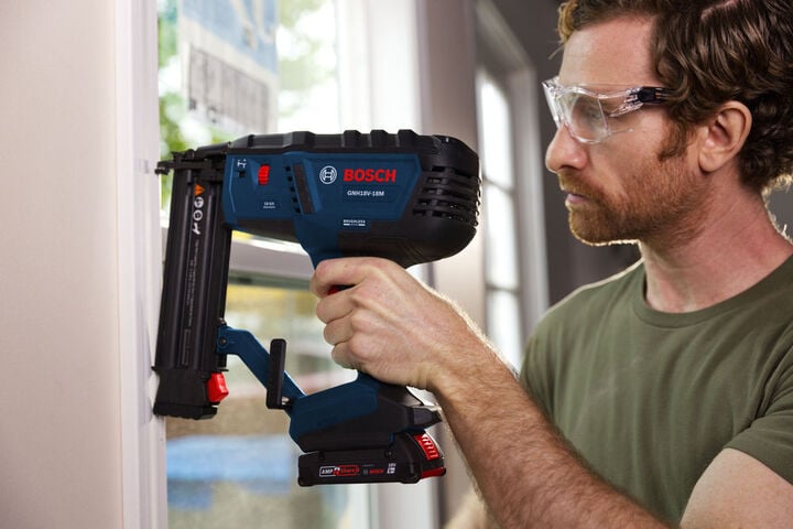 Bosch 18V Brushless 18 Gauge Brad Nailer Kit, large image number 4