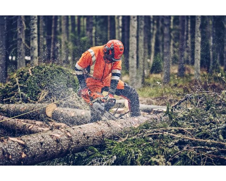 Husqvarna 562 XP G Mark II 20 Inch and C85 Chain 4.7HP Gas-Powered Chainsaw, large image number 6