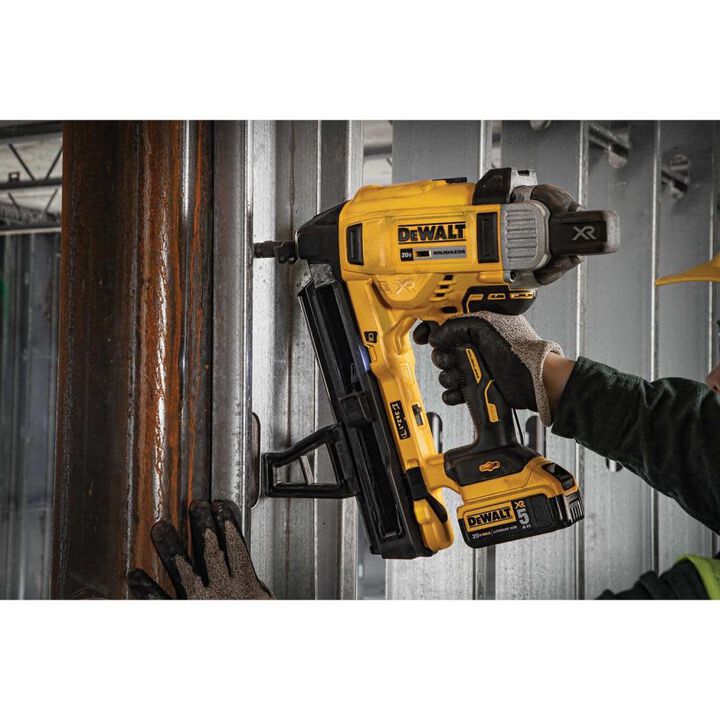DEWALT 20V MAX Cordless Concrete Nailer Kit, large image number 3