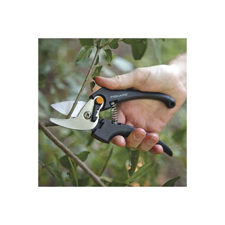 Fiskars Stainless Steel Blade Bypass Pruner with FiberComp Handle, large image number 3