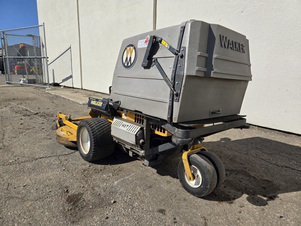 Walker T25I 48 Inch Front Mount Riding Mower Used 2018, large image number 7