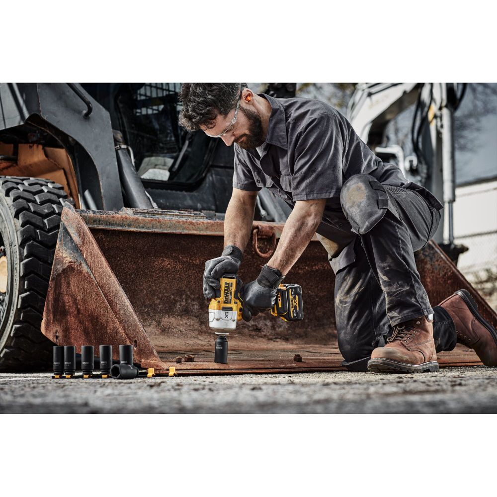DEWALT 20V MAX* XR 1/2 In. Impact Wrench with Hog Ring (Bare Tool) and Protective Boot, large image number 10