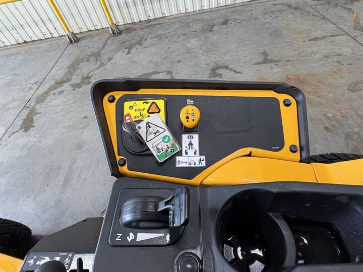 Cub Cadet ZTS1 46 Inch Zero-Turn Riding Lawn Mower Used 2022, large image number 9