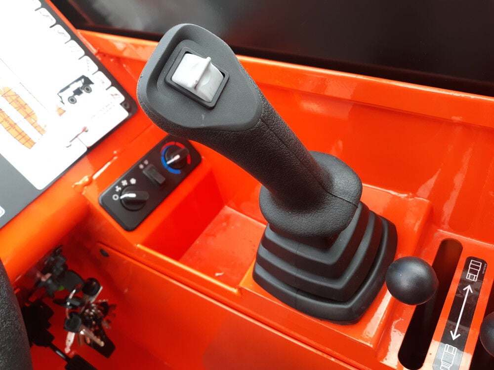JLG SkyTrak 8042 Telehandler Max Lift Weight 8000 Lb. and