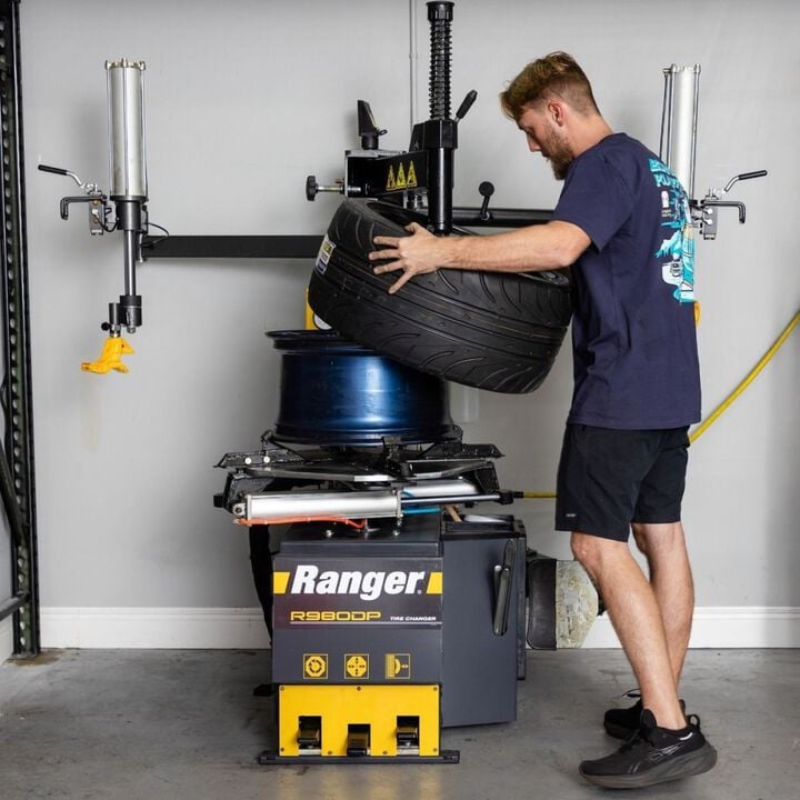 Ranger R980DP 208-240VAC Swing Arm Tire Changer with Dual-Tower Assist, large image number 2