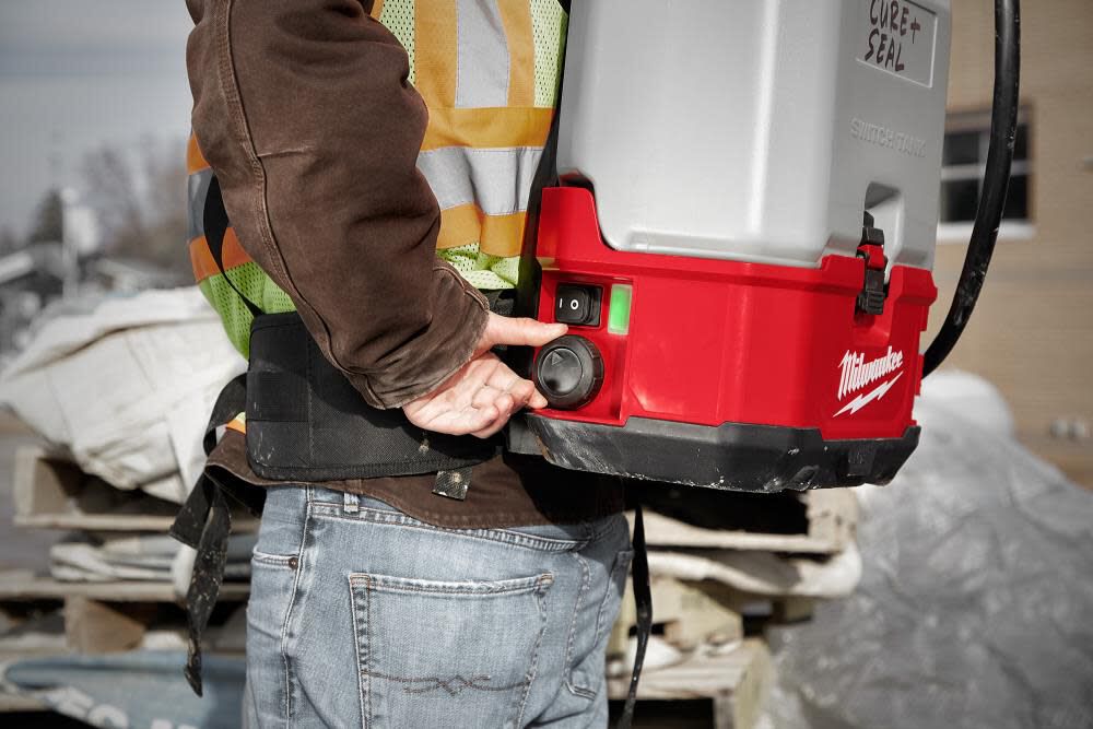 Milwaukee battery 2025 sprayer