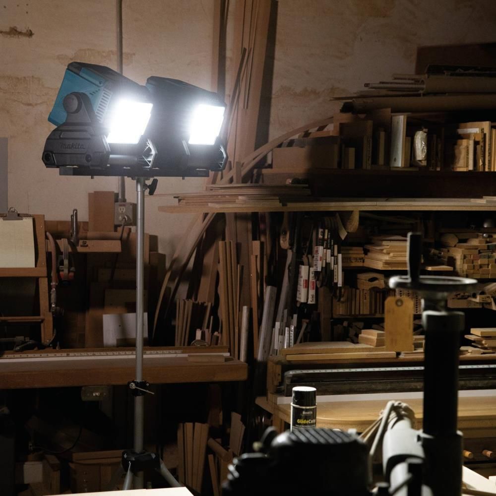 Makita Promotional 40V max XGT Cordless Work Light (Bare Tool), large image number 2
