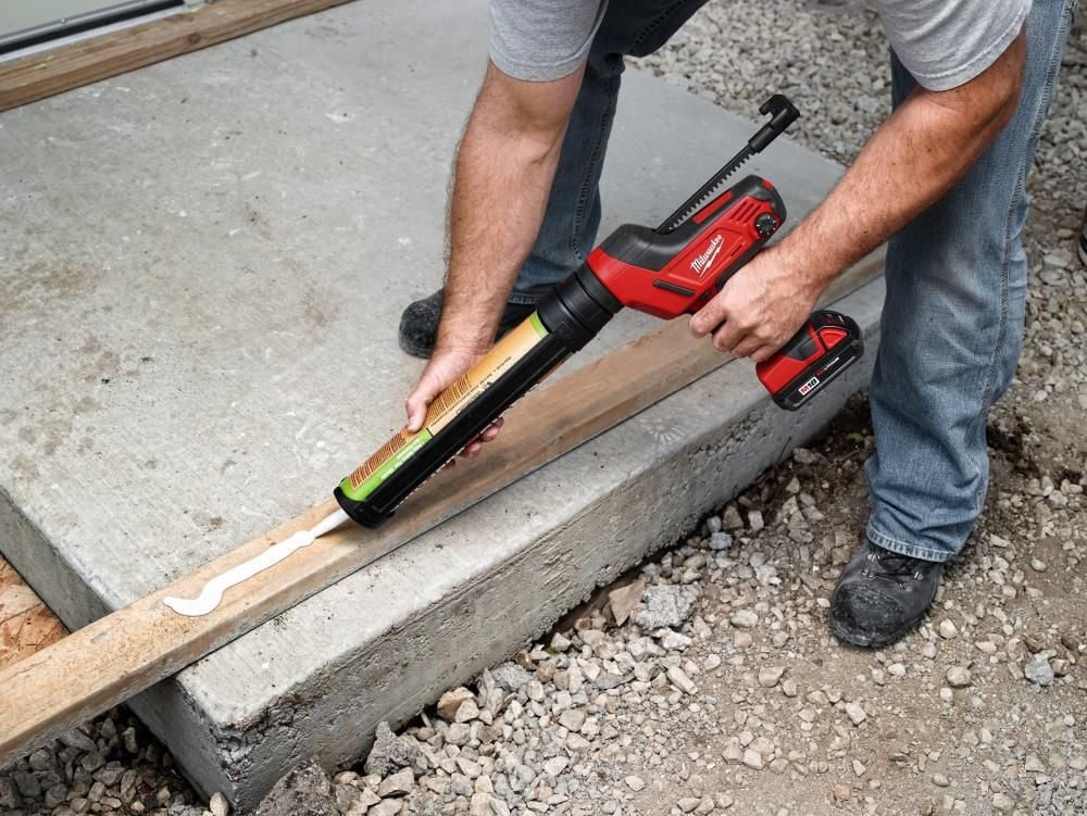 Milwaukee M18 Cordless 10 oz Caulk and Adhesive Gun (Bare Tool), large image number 4