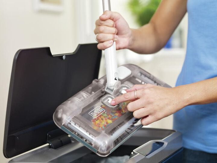 Black and Decker 30 Minute Runtime Lithium Powered Sweeper, large image number 7