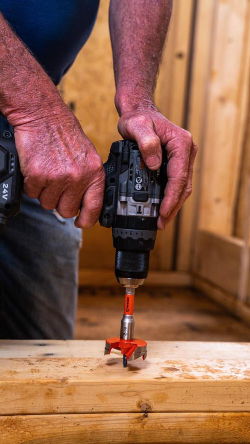 Self feed shop drill bit