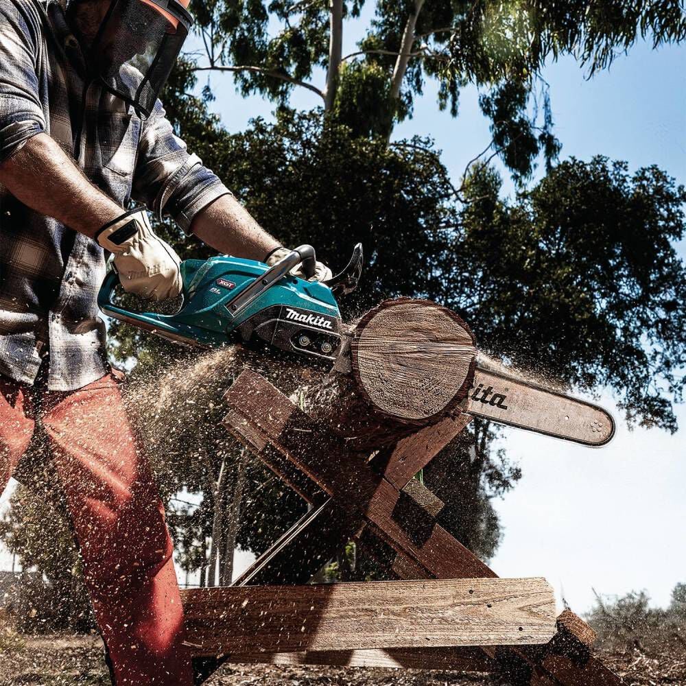 Makita 40V Max XGT 8.0Ah Brushless Cordless 20 Inch Chain Saw Kit, large image number 15