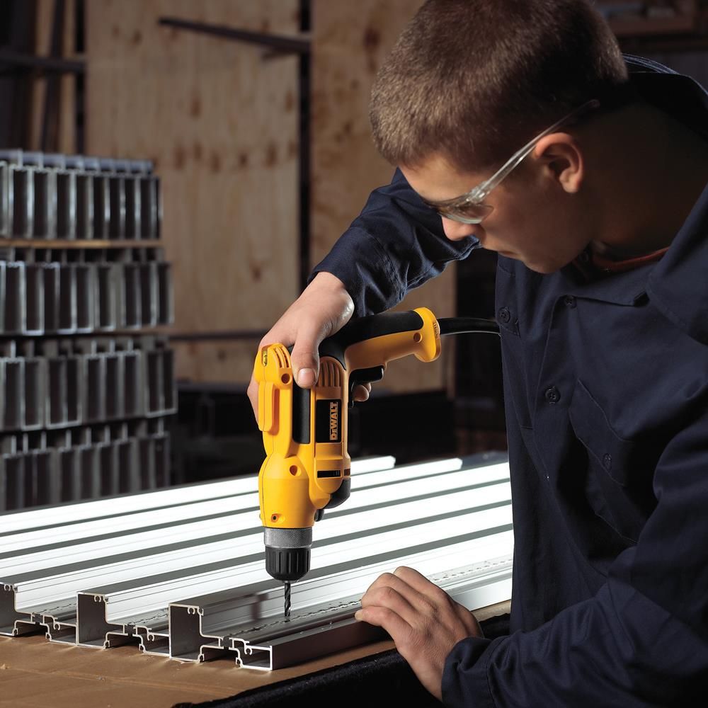 DEWALT 3/8in (10mm) VSR Pistol Grip Drill Kit with Keyless Chuck, large image number 5