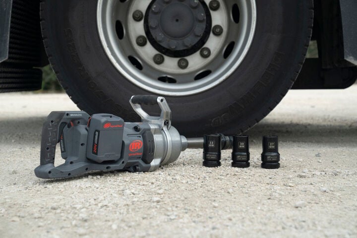 Ingersoll Rand 1 Inch 20V Cordless Impact Wrench Kit 6 Inch Anvil, large image number 4