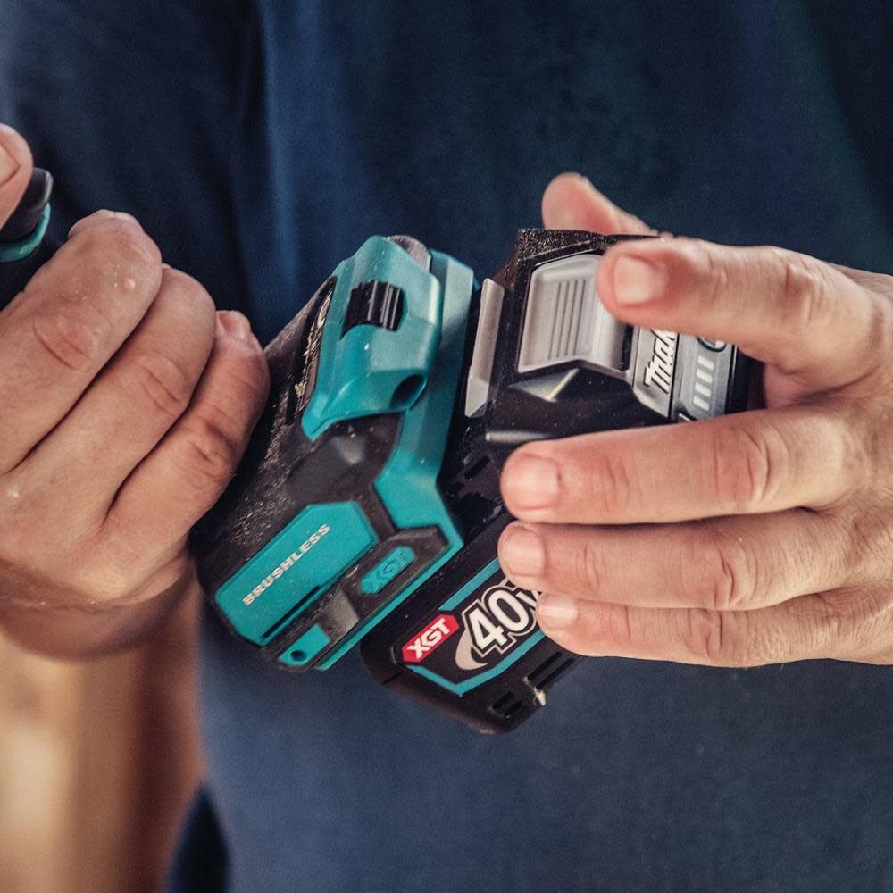 Makita 40 outlet volt kit