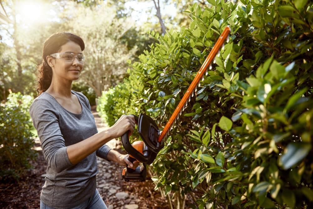 Worx POWER SHARE 20-Volt Li-Ion 22 in. Electric Cordless Hedge Trimmer 3/4 in. Cutting Capacity Battery and Charger Included, large image number 3
