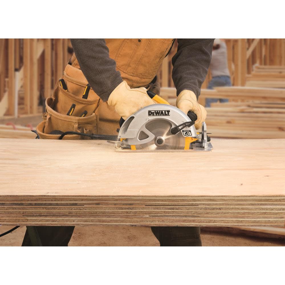 DEWALT 7-1/4-in Lightweight Circular Saw with Electric Brake, large image number 8