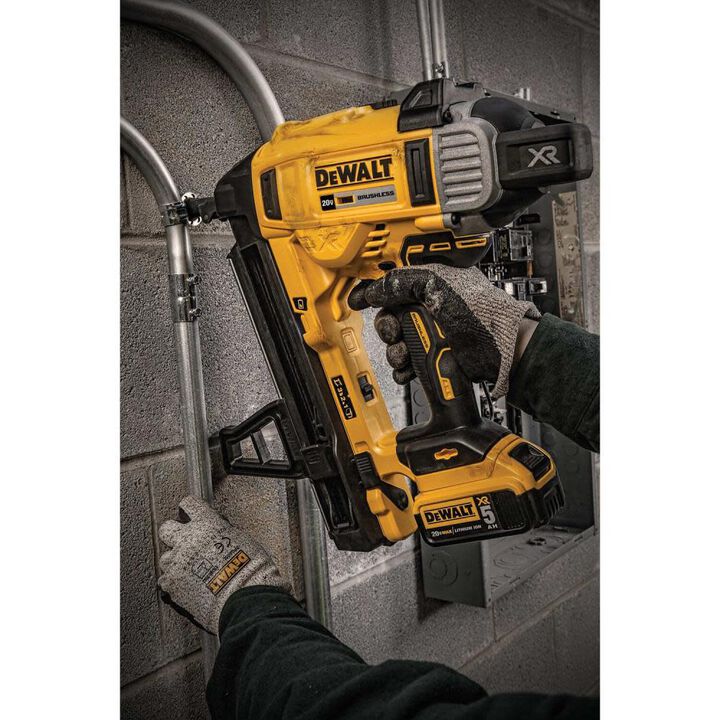DEWALT 20V MAX Cordless Concrete Nailer Kit, large image number 4