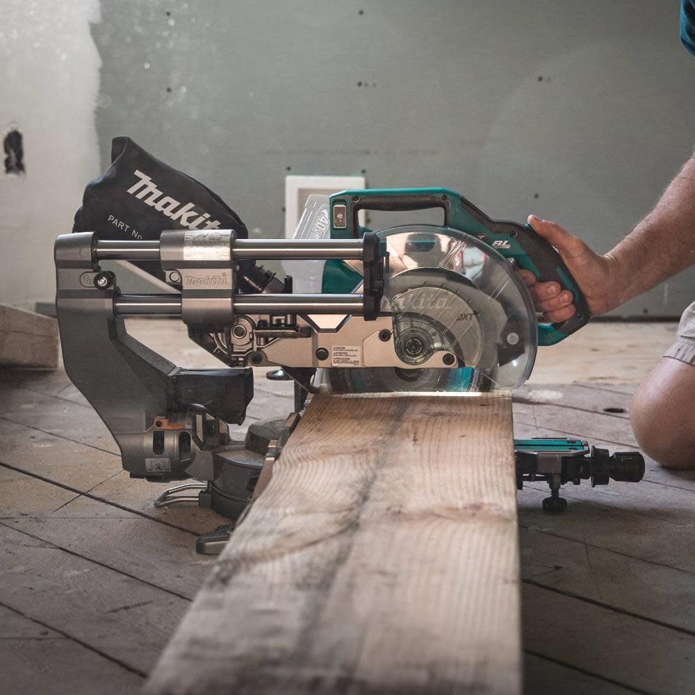 Makita 40V max XGT Miter Saw 8 1/2in (Bare Tool) GSL02Z