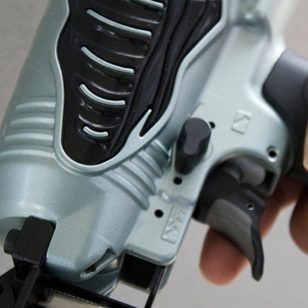 Metabo HPT 21/2 In. 16 Gauge Finish Nailer (with Air Duster) NT65M2SM