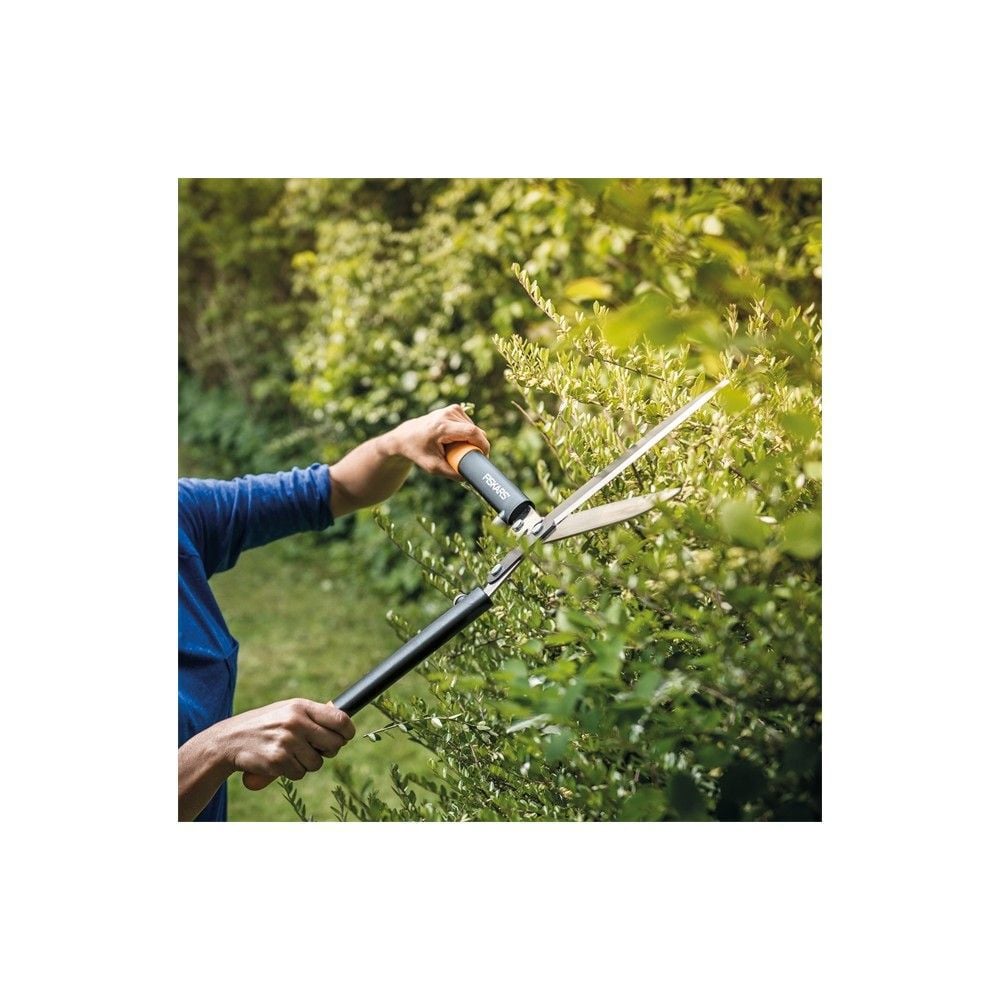 Fiskars 10in Steel Blade Hedge Shear with Aluminum Handle, large image number 2