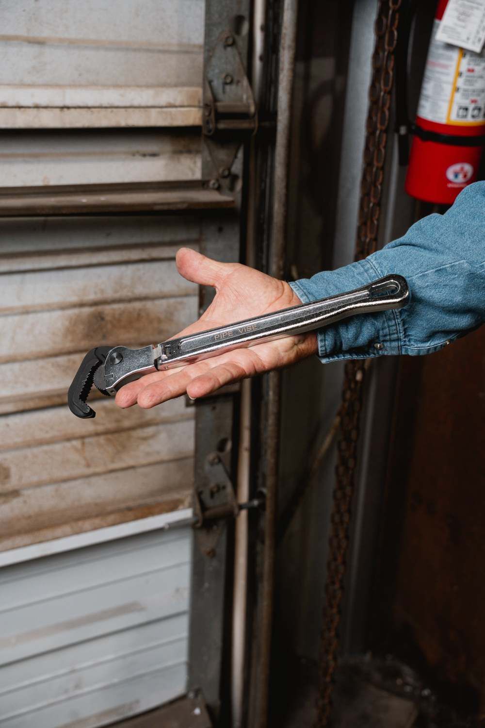 Pipe Vise 13 Inch Amigo Slim L Flex 1/2 To 1 Inch Flexible Head Pipe Wrench