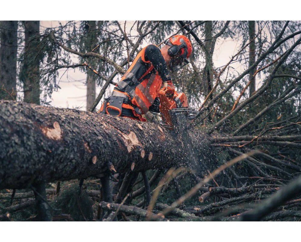 Husqvarna 592 XP G 32 Inch and C85 Chain 7.6HP Gas-Powered Chainsaw, large image number 7