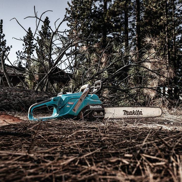 Makita 40V Max XGT 8.0Ah Brushless Cordless 20 Inch Chain Saw Kit, large image number 3