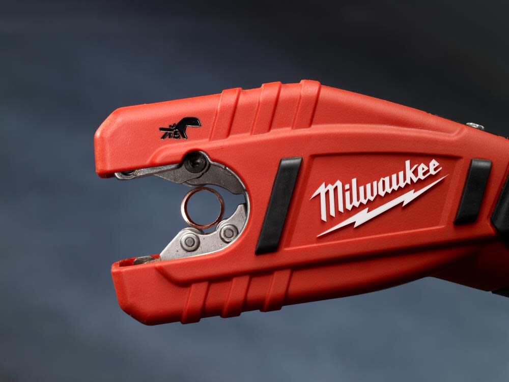 Milwaukee M12 Cordless Lithium Ion Tubing Cutter Kit 2471 21 - Image 3