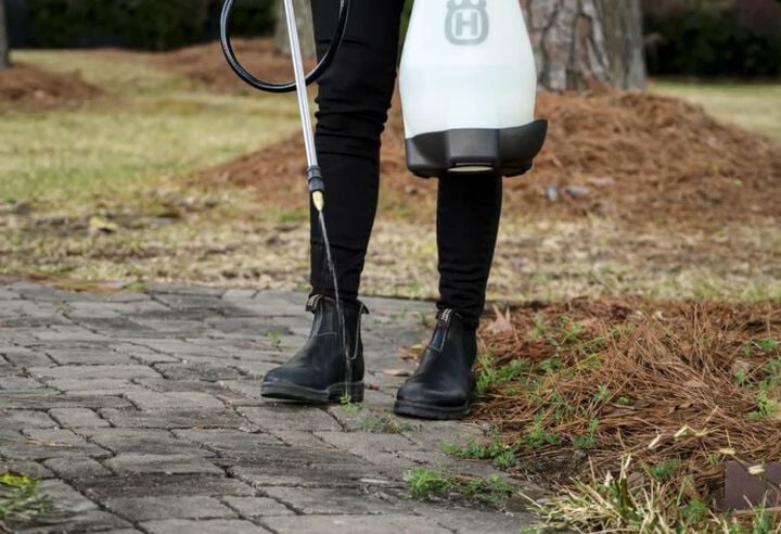 Husqvarna Cordless Battery Handheld Sprayer 2 Gallon, large image number 4