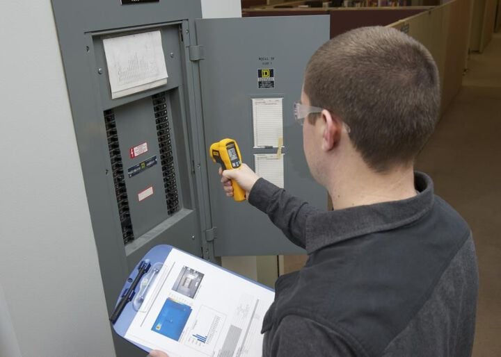 Fluke Digital Temperature Meter, large image number 2