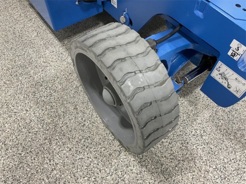 Genie 40 Ft. Electric Articulating Boom Lift - Rotating Jib
