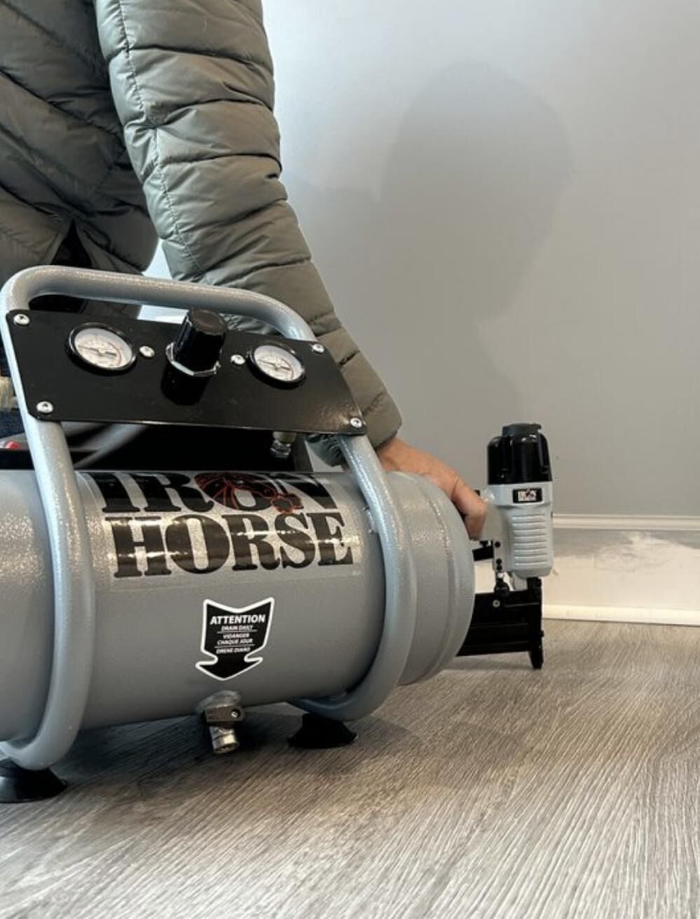Iron Horse 2 Gallon 1HP Hot Dog Air Compressor with Accessory Kit, large image number 9
