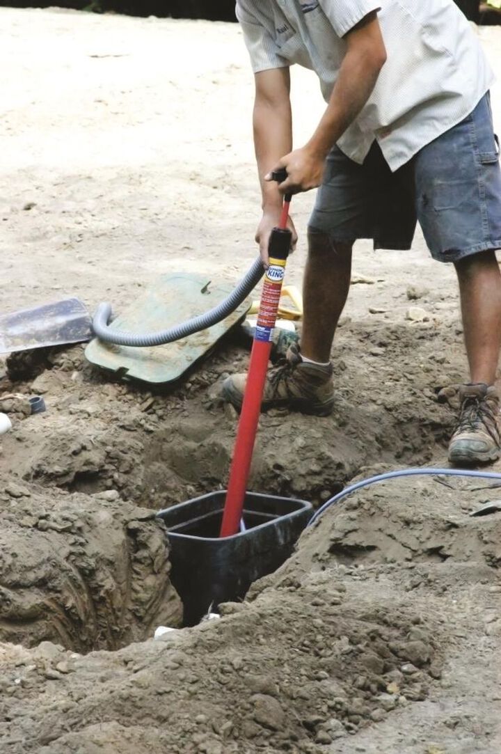 King Innovation 36 Inch Utility Hand Siphon Pump with 72 Inch Hose, large image number 5