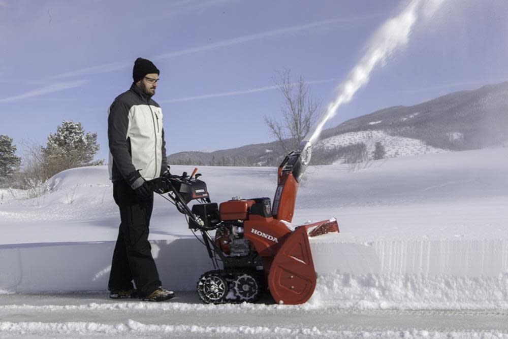 Honda 13HP 32 Inch Two Stage Track Drive Snow Blower - Electric Start, large image number 2